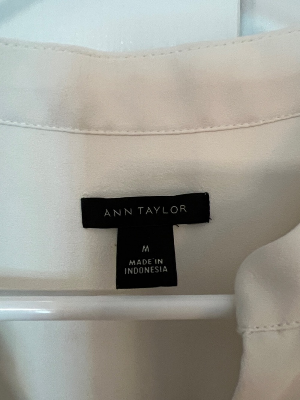 Ann Taylor Cream Sleeveless Split-Neck Camisole - Picture 2 of 3